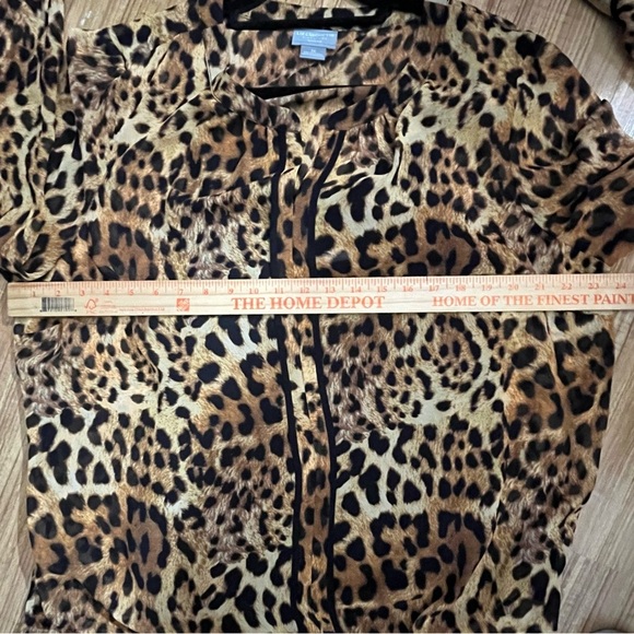 NWT Liz Claiborne Signature Women Animal Print Sheer caree Blouse 1X Plus Size - Picture 7 of 8